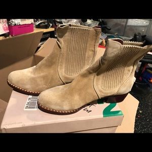 Marc by Marc Jacobs Tan Suede ankle boots